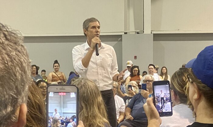 Democratic Gubernatorial Candidate Beto O'Rourke makes a stop in Greenville, Texas, Aug.13, 2022. (Darlene McCormick Sanchez/The Epoch Times)