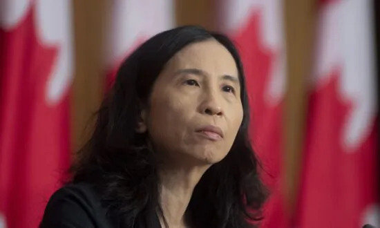 Canada Sought Help From US on Paxlovid Use, Vaccination Messaging