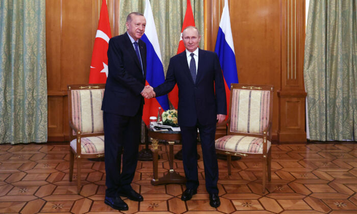 Russian President Vladimir Putin (R) shakes hands with Turkish President Recep Tayyip Erdogan (L) during a meeting in Sochi, on Aug. 5, 2022. (Vyacheslav Prokofyev/AFP via Getty Images)