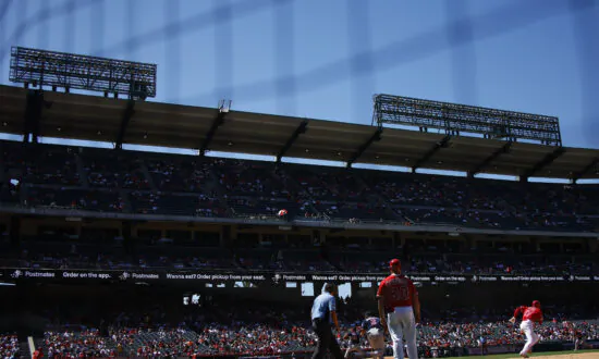 Davidson Earns First Angels Win, Beats Slumping Twins 4–2