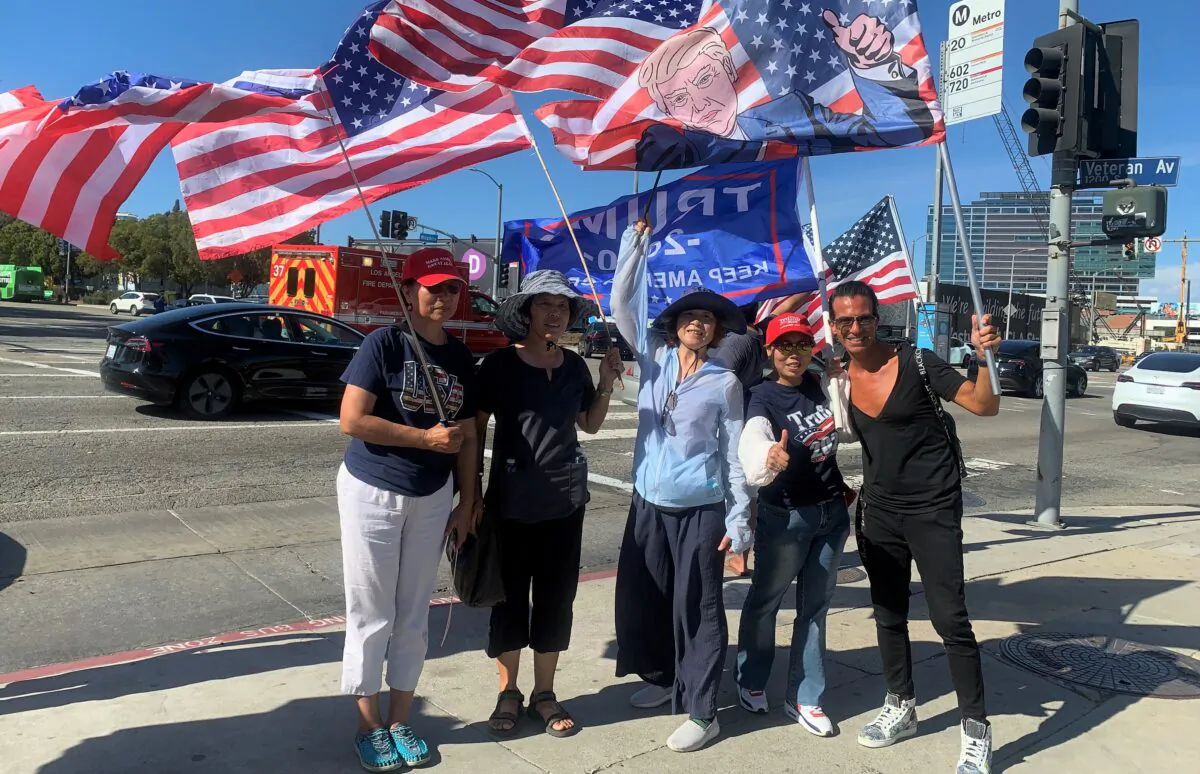 Protesters gather in front of the Federal Building in Los Angeles, Calif., on Aug. 13, 2021, to voice anger over FBI’s Mar-a-Lago raid. (Linda Jiang/The Epoch Times)