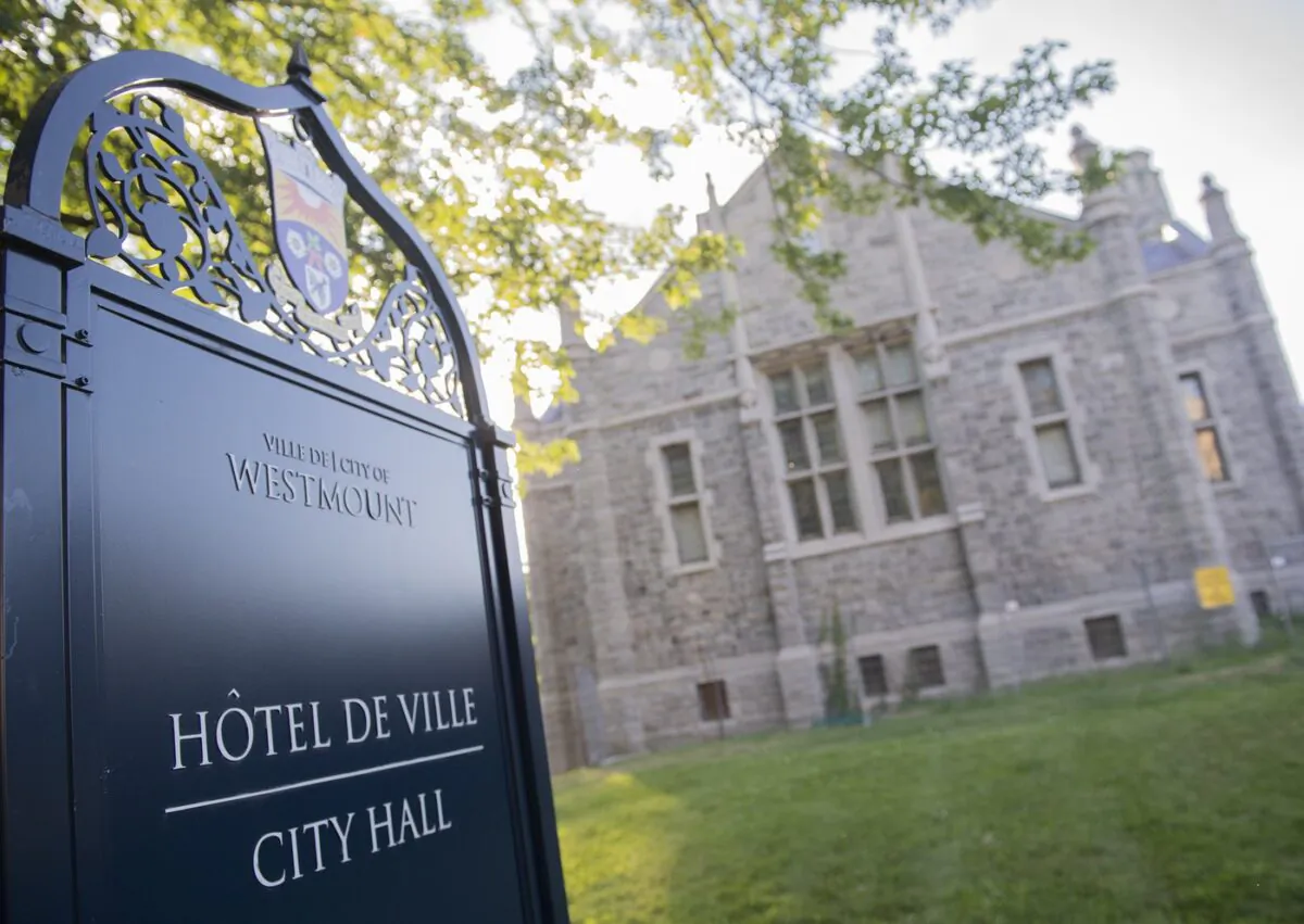 A bilingual sign for City Hall is shown in the city of Westmount, on the island of Montreal, Aug. 5, 2022. (The Canadian Press/Graham Hughes.)