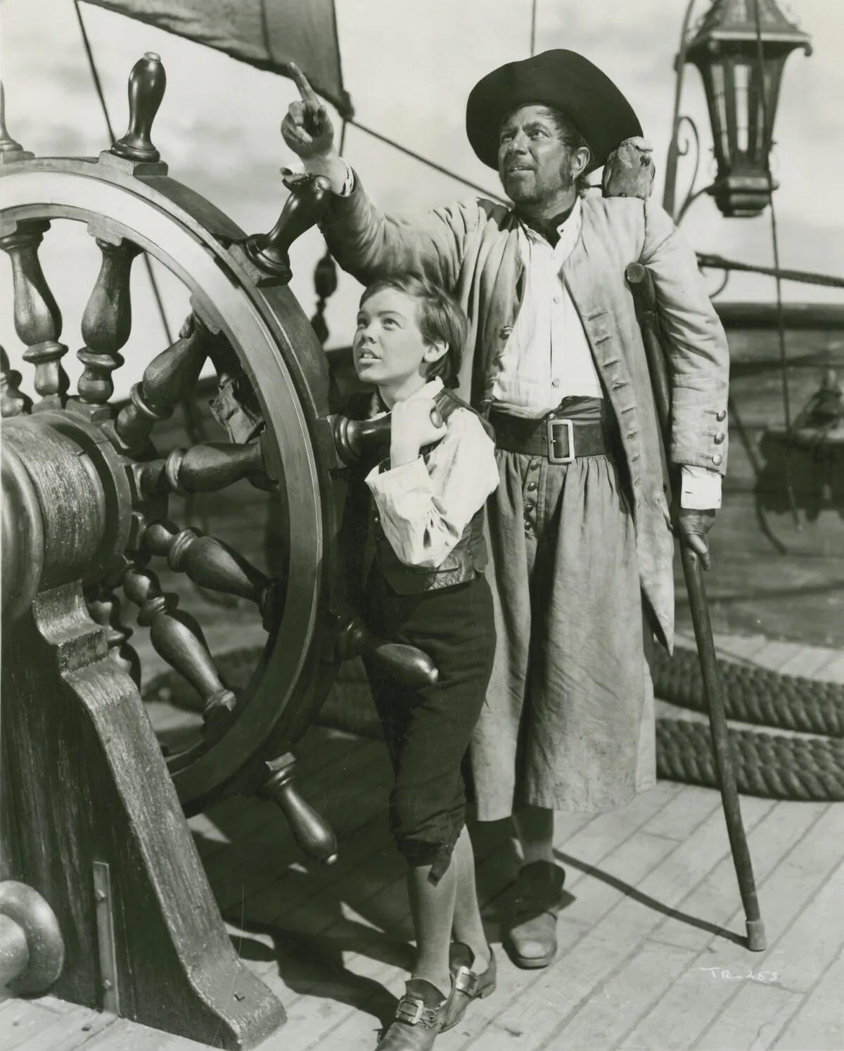 Bobby Discoll as Jim Hawkins and Robert Newton as Long John Silver in the 1950 film “Treasure Island.” RKO Radio Pictures, Walt Disney Pictures. (MoviestillDB)