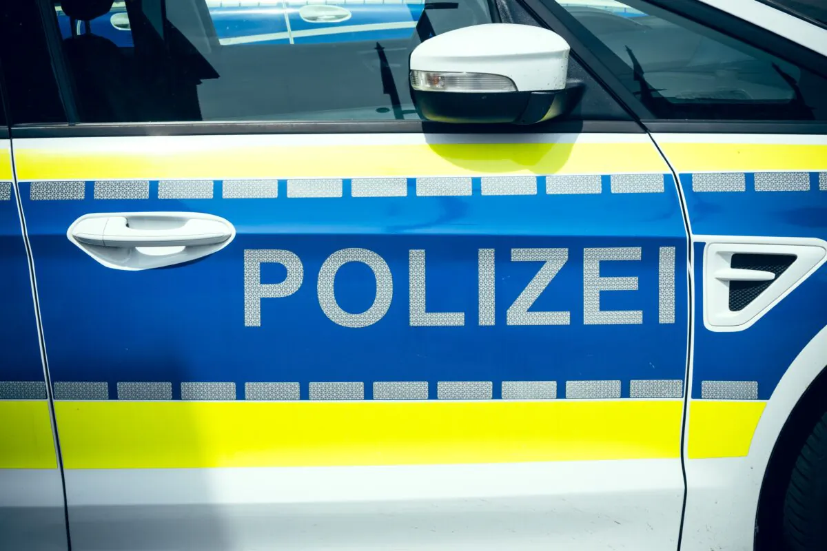 A police car from the side with the German text "police."(Herzstaub/Shutterstock)