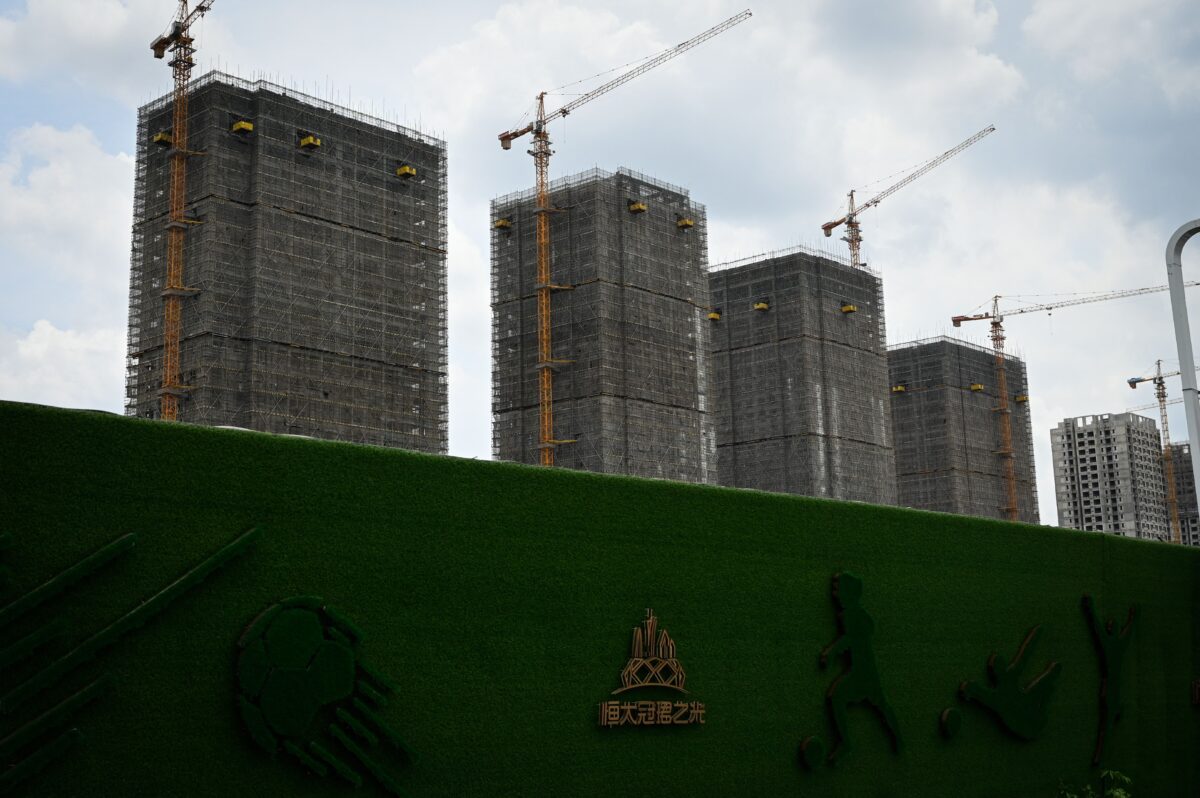 Una vista general muestra los edificios residenciales Evergrande en construcción en Guangzhou, en la provincia sureña china de Guangdong, el 18 de julio de 2022. (Jade Gao/AFP vía Getty Images)