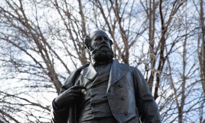 A statue of former Tasmanian premier William Crowther is seen at Franklin Square in Hobart, Australia on Aug. 5, 2022.  (AAP Image/Anthony Corke)