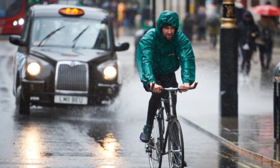 Cyclists Should Be Fined for Breaking Speed Limits: UK Minister