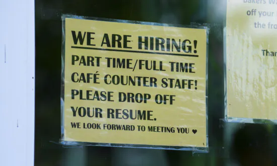 Canada’s Red-Hot Job Market Masks Plight of Small Business