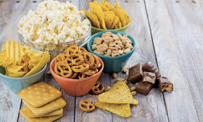  Modern fast-paced life makes consuming "ultra-processed foods" more convenient. But a new study found that regular consumption of "ultra-processed foods" can lead to cognitive decline. (Photo by Shutterstock)