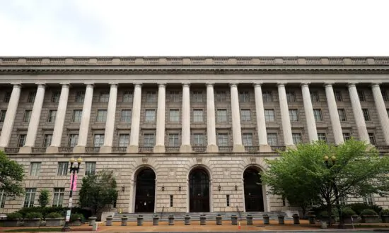 IRS Warning Americans to Report $600 Transactions From Payment Processors or Risk Facing Audit