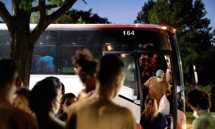 Migrants from Venezuela, who boarded a bus in Del Rio, Texas, disembark within view of the US Capitol in Washington on Aug. 2, 2022. (Stefani Reynolds/AFP via Getty Images)
