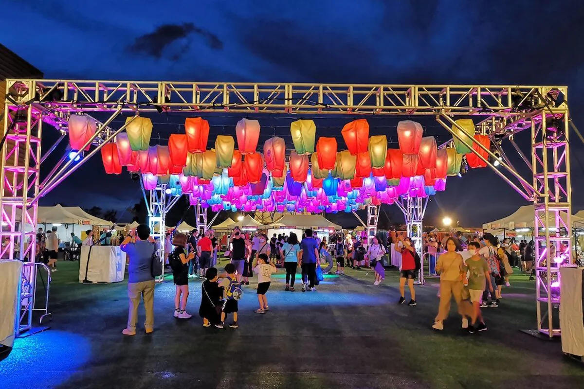 "The 2022 Hong Kong Sky Lantern Festival," organized by the non-profit-making organization GP43, kicked off yesterday at Wonderland, West Kowloon Cultural District, Tsim Sha Tsui, Hong Kong on Aug. 6, 2022. More than 200 blessing sky lanterns were created by the masters of Pok Fu Lam Village and the "Village Girl Workshop." (Pokfulam Village Facebook)