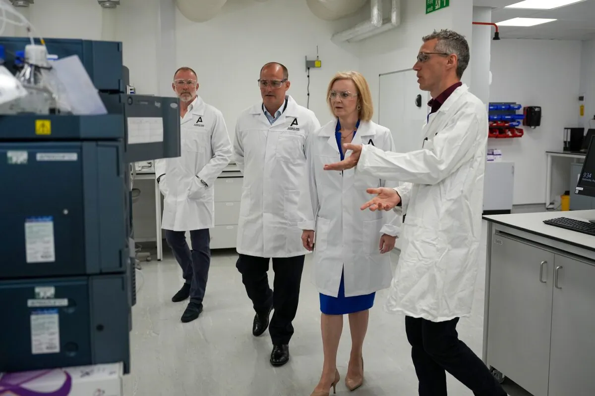 Liz Truss speaks to scientists during a campaign visit to a life sciences laboratory at Alderley Park in Manchester, on Aug. 10, 2022. (PA)