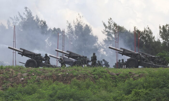 Soldiers fire 155mm howitzers during an annual live fire military exercise in Pingtung County, Taiwan, on Aug. 9, 2022. (Ann Wang/Reuters)