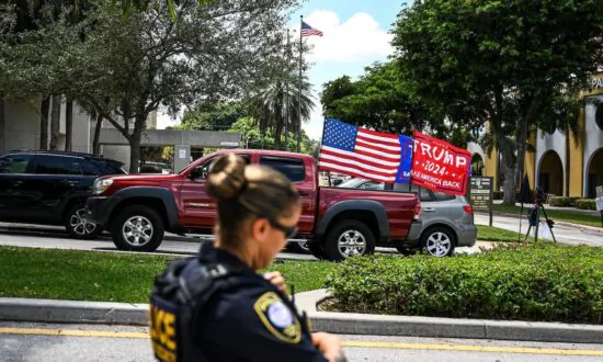 Mar-a-Lago Raid Undermines US Credibility, Can Be Exploited by China, Author Warns