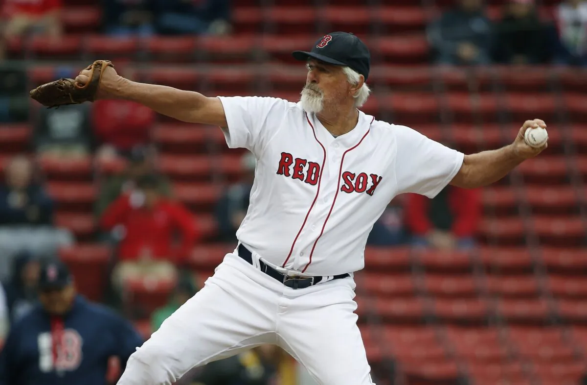 Former Boston Red Sox's Bill Lee pitches during a Red Sox alumni baseball game in Boston on May 27, 2018. (Michael Dwyer/AP Photo)