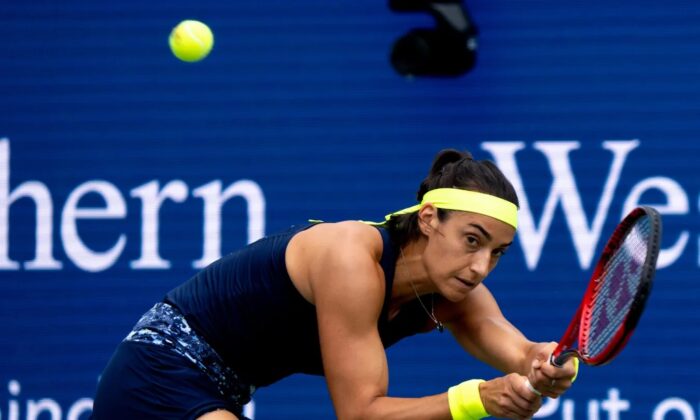Caroline Garcia returns to Petra Kvitova in the first set of the Western & Southern Open women's final match at the Lindner Family Tennis Center in Mason, Ohio, on Aug. 21, 2022. (Albert Cesare/The Enquirer/USA TODAY NETWORK via Field Level Media)