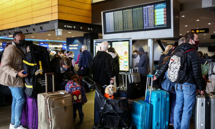 People wait in long check-in lines after dozens of flights were listed as cancelled or delayed at Seattle-Tacoma International Airport (Sea-Tac) in Seattle on Dec. 27, 2021. (Lindsey Wasson/Reuters)