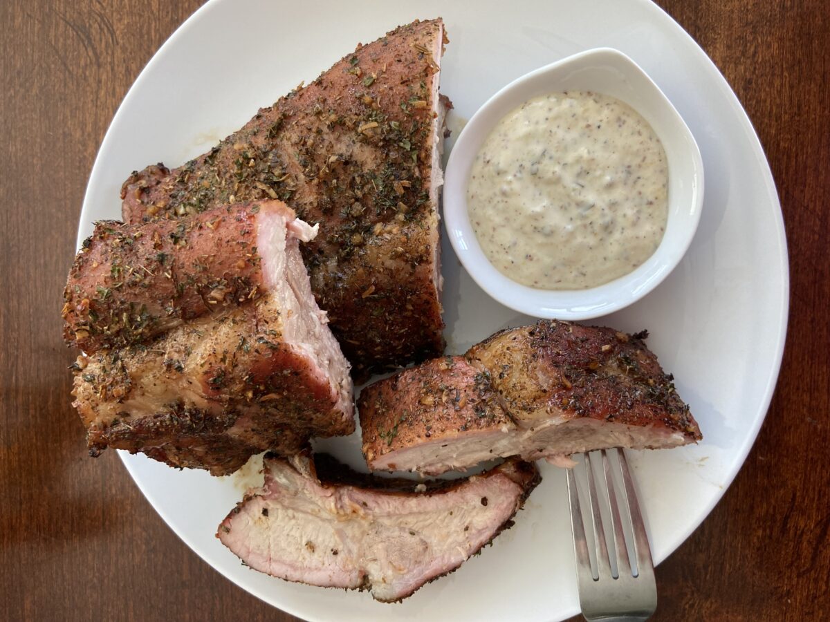 A homemade herb and garlic seasoning is a delicious rub for the ribs. (JeanMarie Brownson/TNS)