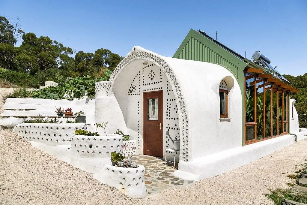 Earthship built from recycled tyres at Ironbank, South Australia. (Photo by Dr Martin Freney, UniSA, and supplied to The Epoch Times)