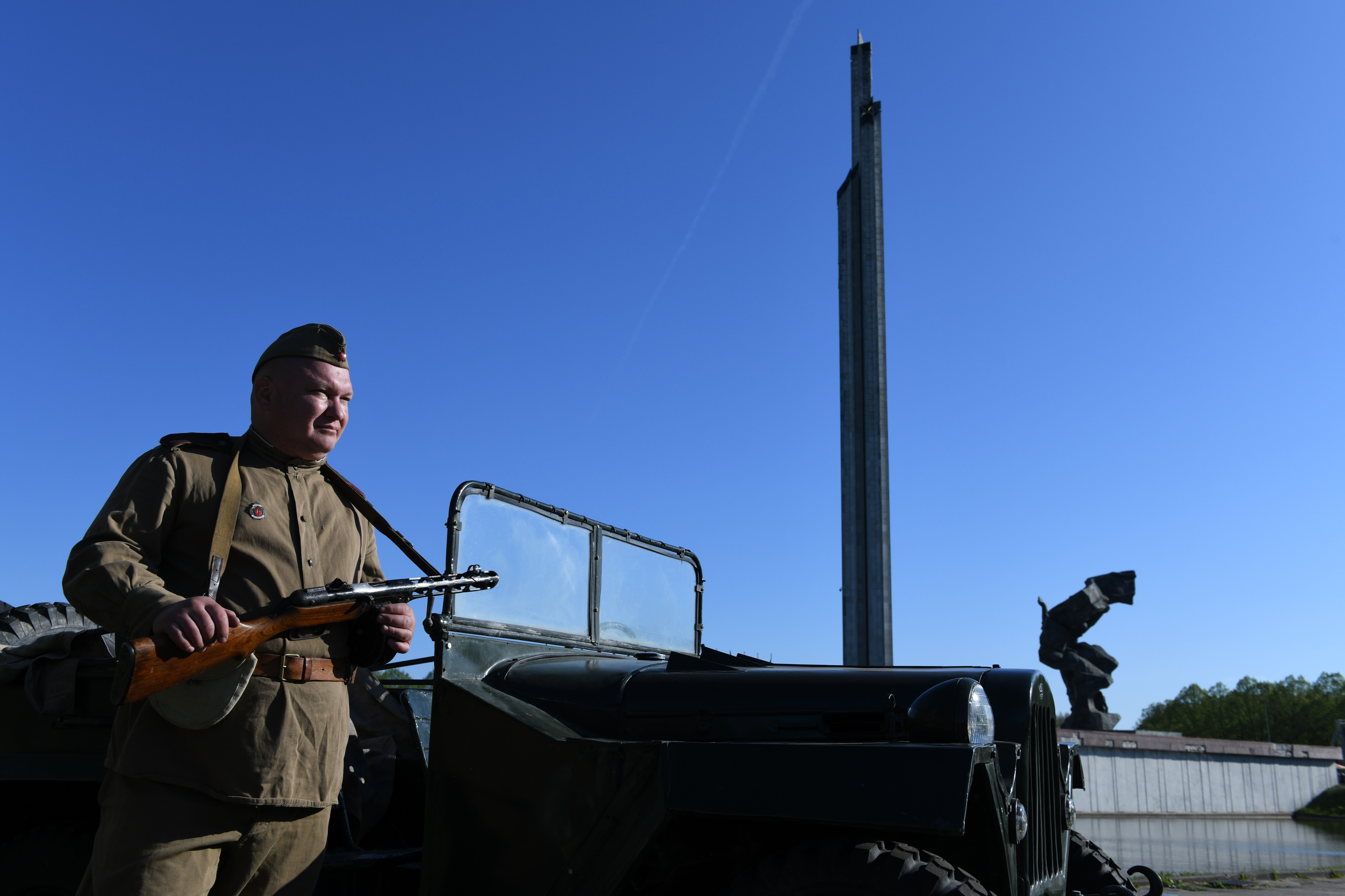 Latvia's Capital City Riga Takes Down Soviet-Era Monument - Vimarsana News