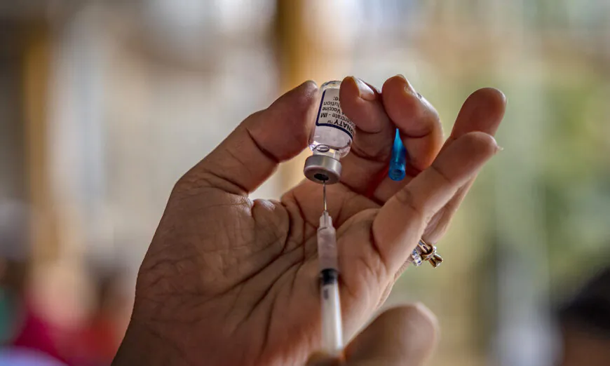 A health care worker prepares a dose of Pfizer BioNTech COVID-19 vaccine in a file image. (Ezra Acayan/Getty Images)