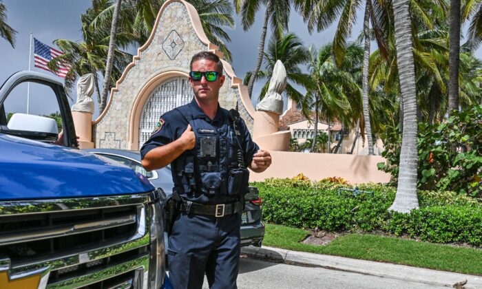 A law enforcement officer outside Mar-a-Lago in Palm Beach, Fla., on Aug. 8, 2022. (Giorgio Viera/AFP/Getty Images)
