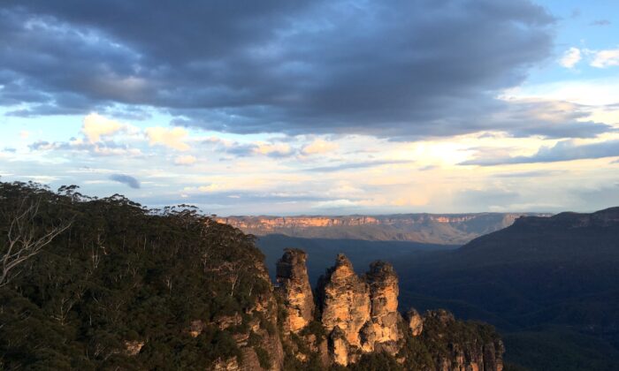澳大利亚世界遗产名录中的三姐妹峰蓝山。  （孙梅兰妮/媒体）
