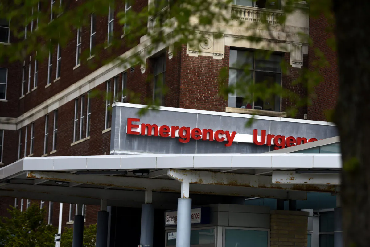 The Emergency Department entrance at the Ottawa Hospital Civic Campus in Ottawa is shown on May 16, 2022. (The Canadian Press/Justin Tang)