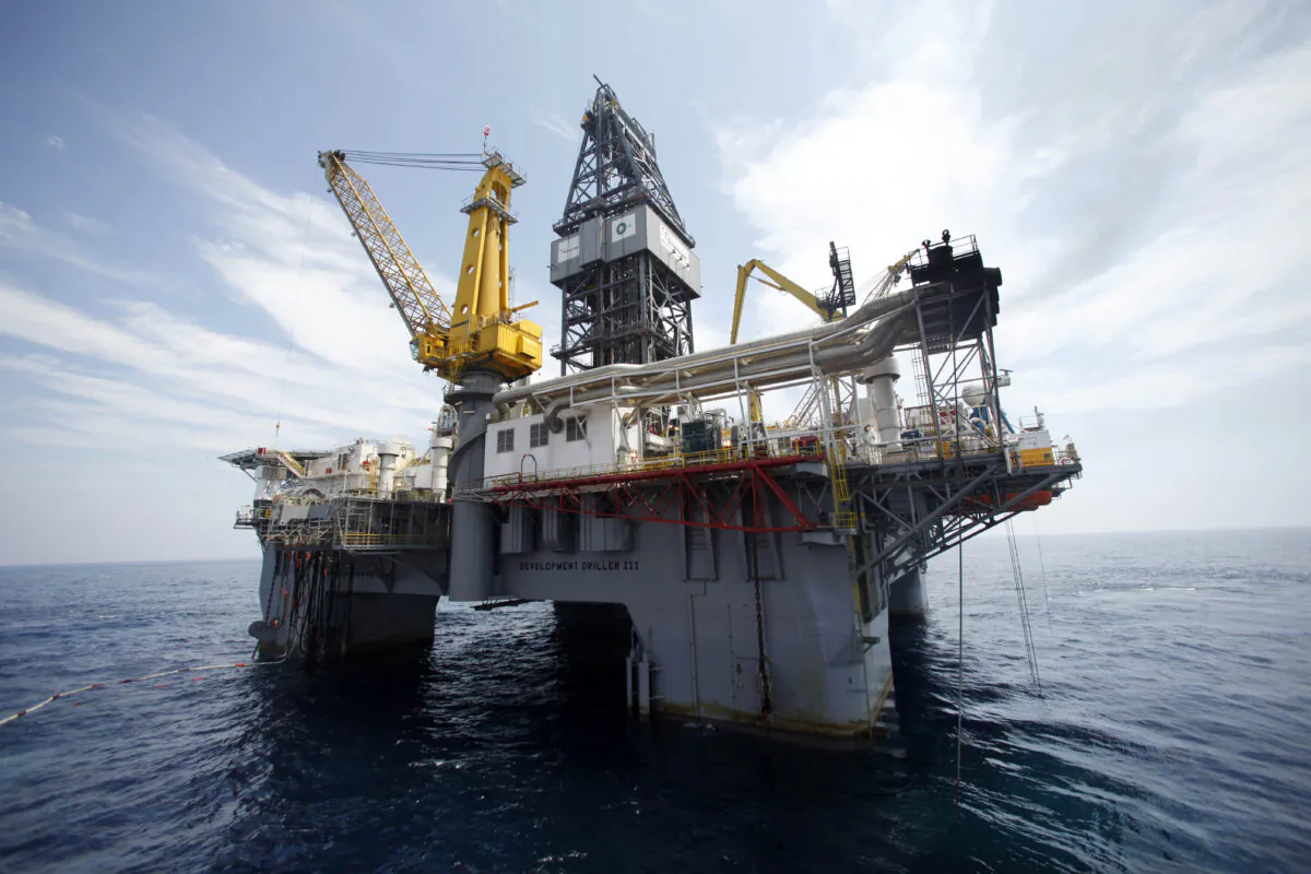 The Development Driller III off the coast of Louisiana in the Gulf of Mexico on May 11, 2010. (Gerald Herbert-pool/Getty Images)
