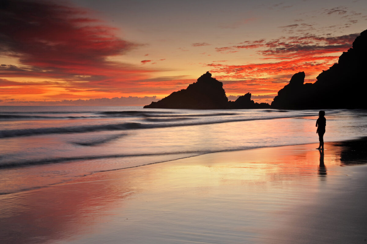 Sunrise over the beach. (Copyright VisitLaPalma.es)