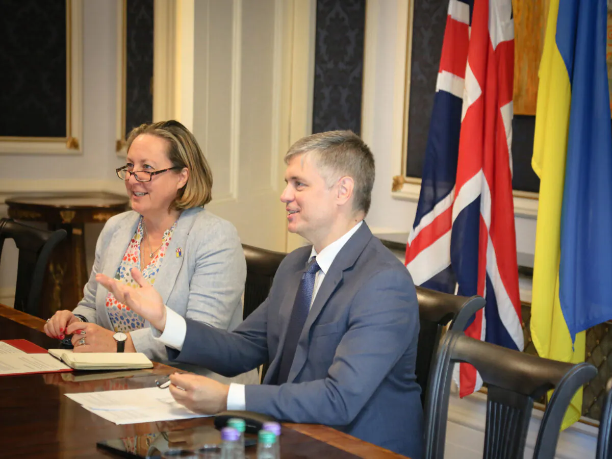 UK International Trade Secretary Anne-Marie Trevelyan and Ukrainian ambassador Vadym Prystaiko meet in London on Aug. 23, 2022. (UK Department for International Trade/PA Media)