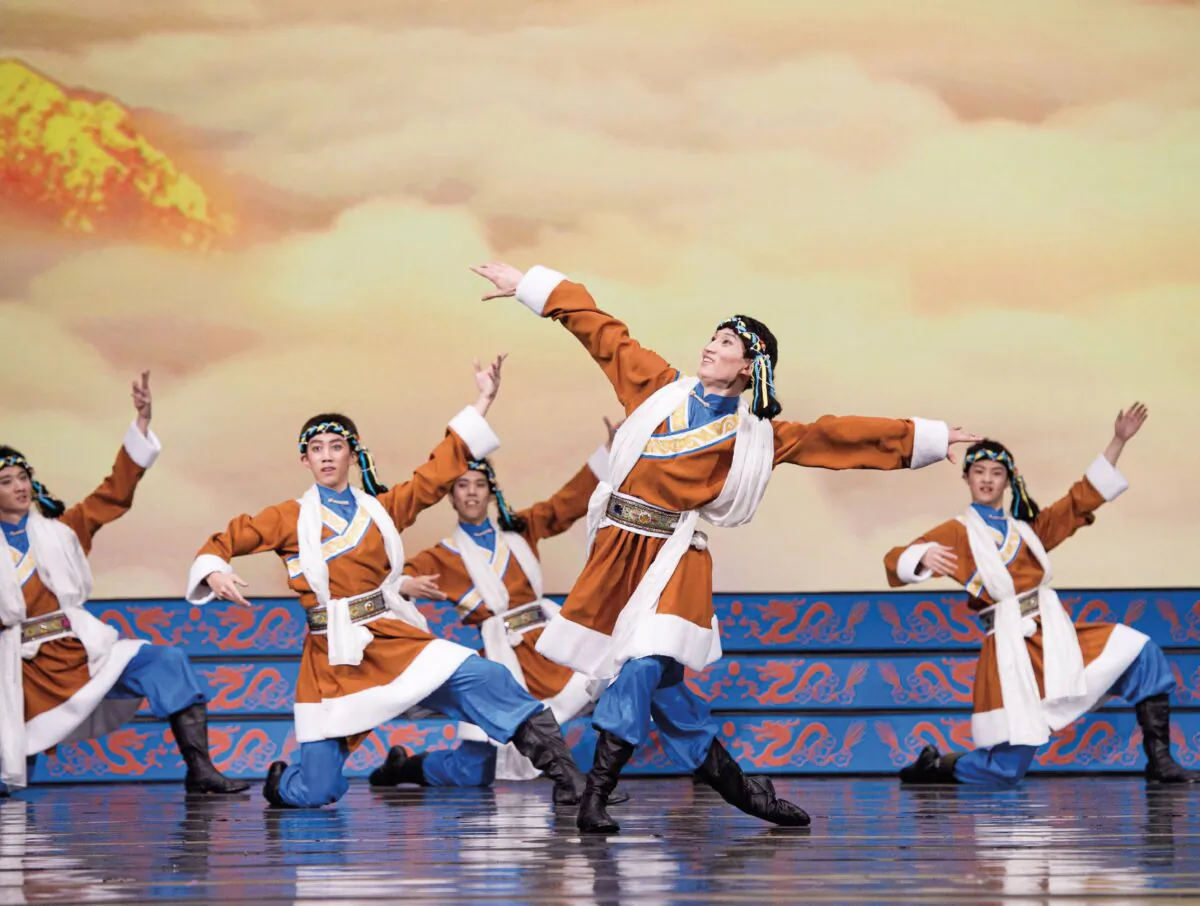 Wang
performs the
Tibetan dance piece
“Khata for the Gods,”
from Shen Yun’s
2012 program. (Courtesy of Shen Yun Performing Arts)