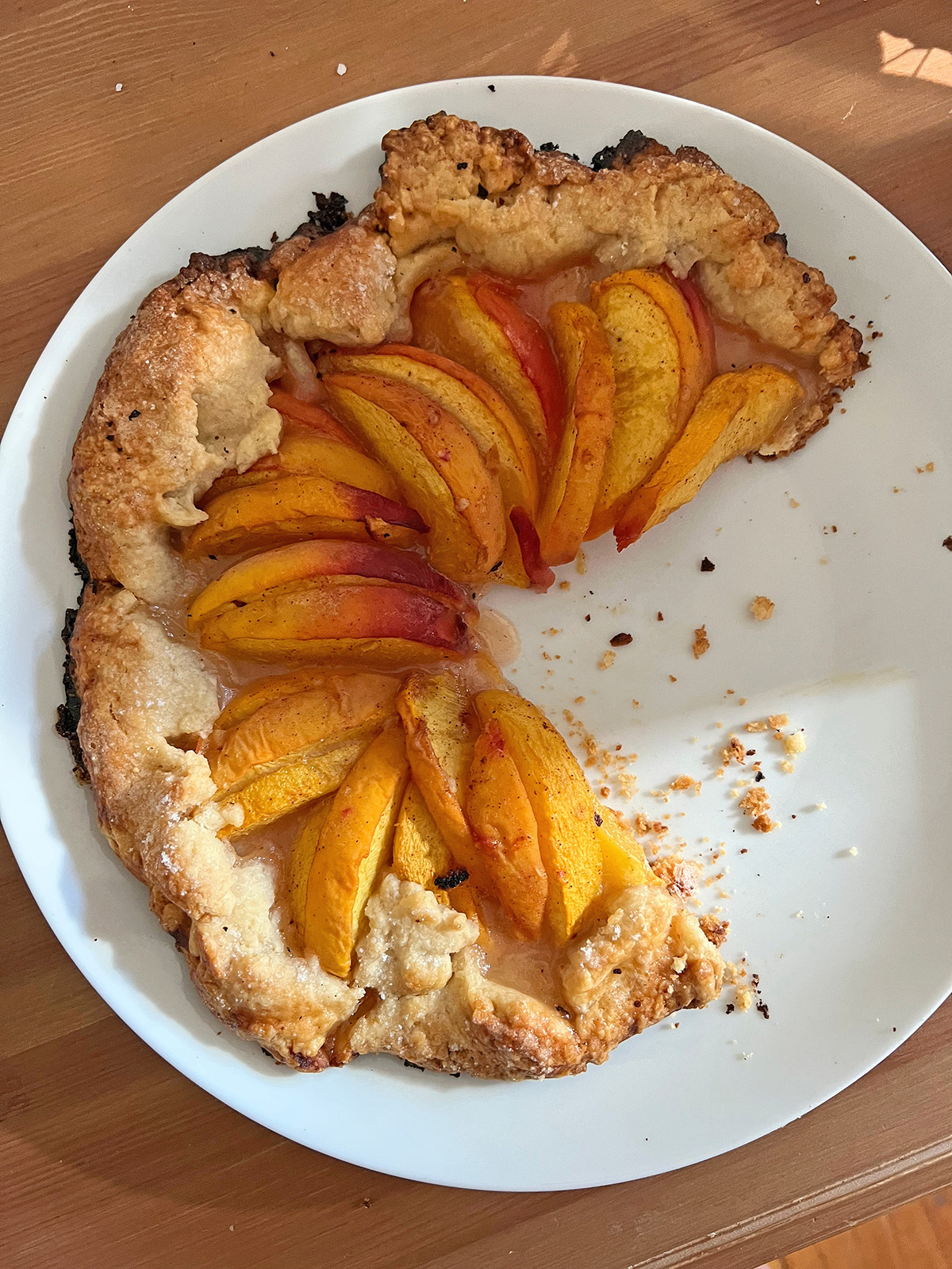 A free-form peach crostata