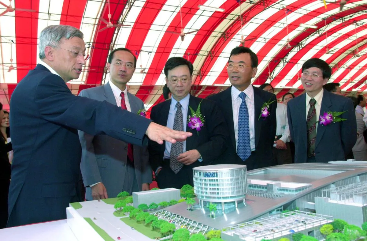 Robert Tsao (L), chairman of UMC Group, points out the UMC wafer plant to Singapore Minister of Trade and Industry, George Yeo (2nd L), and Taipei representative Ou Yang (3rd L) and Singapore's Economic Development Board (EDB) chairman, Teo Ming Kian (R) after officiating at the ground breaking ceremony of UMC International Pte. Ltd. wafer fabrication plant in Singapore April 12, 2001. (Roslan Rahman/AFP via Getty Images)