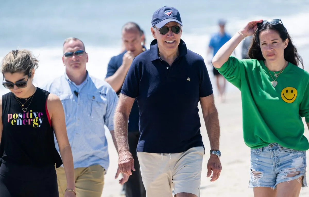 President Joe Biden walks on the beach with his daughter Ashley Biden (R) and members of his extended family in Rehoboth Beach, Del., on Aug. 25, 2022. (Saul Loeb/AFP via Getty Images)