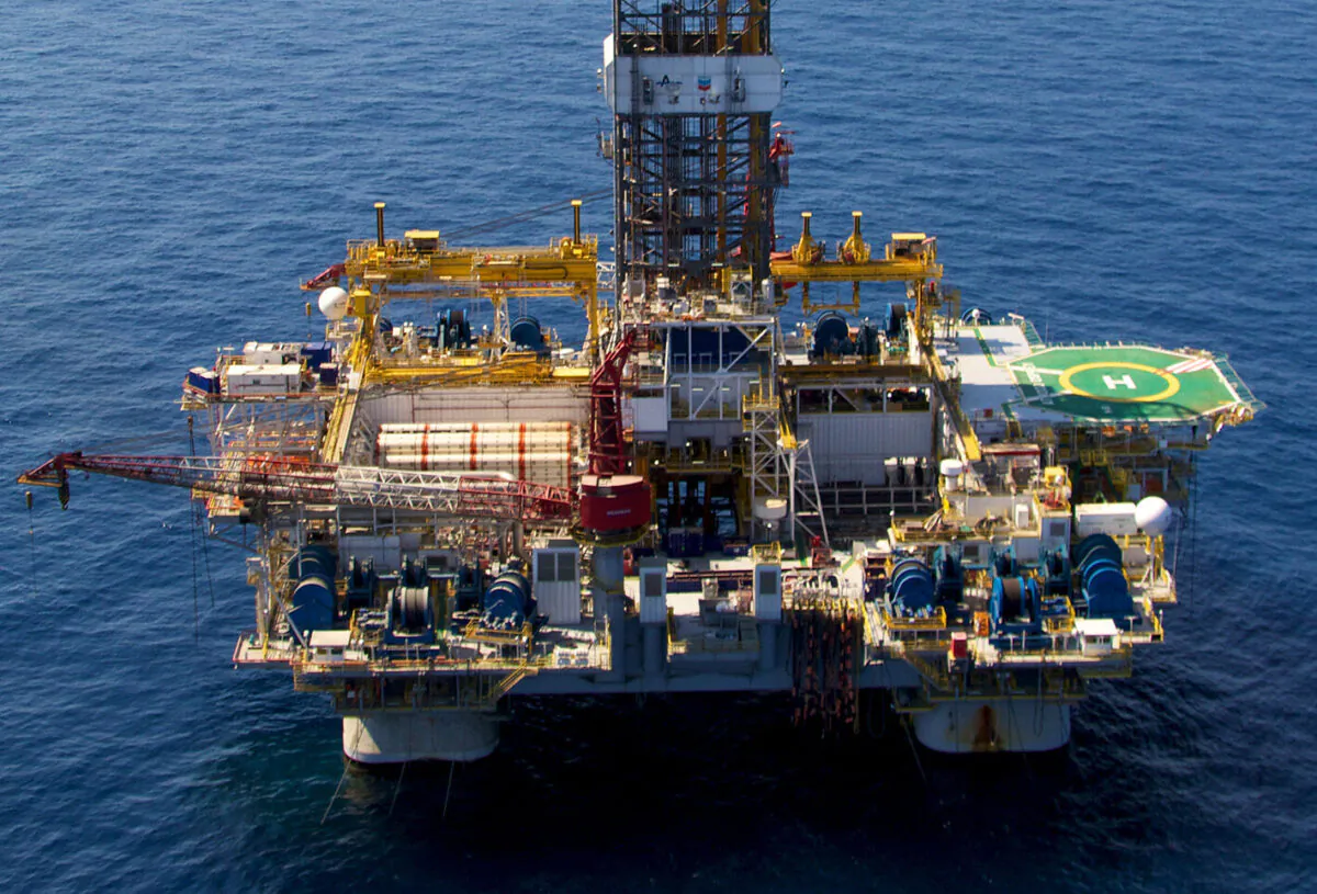 The Atwood Osprey semi-submersible drilling rig offshore Australia on Sep. 29, 2011. (AAP Image/Clarity Communications) 