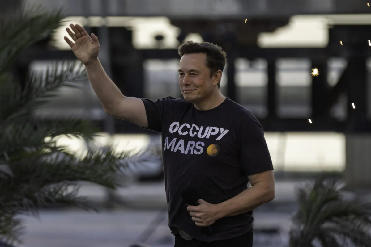 SpaceX founder Elon Musk walks on stage during a T-Mobile and SpaceX joint event in Boca Chica Beach, Texas, on Aug. 25, 2022. (Michael Gonzalez/Getty Images)