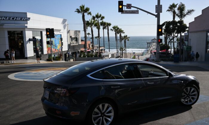 A Tesla electric vehicle makes a turn in Manhattan Beach, Calif. on June 14, 2022. (Patrick T. Fallon/AFP via Getty Images)