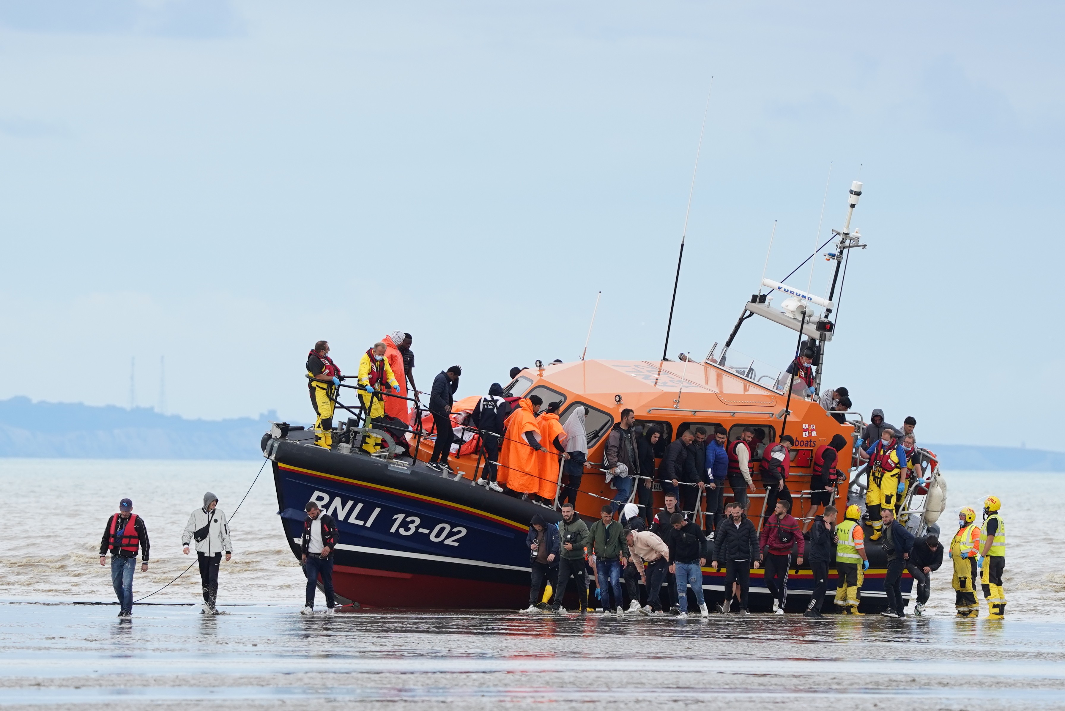 Number of Illegal Immigrants Crossing English Channel to UK This Year Has Exceeded Whole of 2021 - Vimarsana News