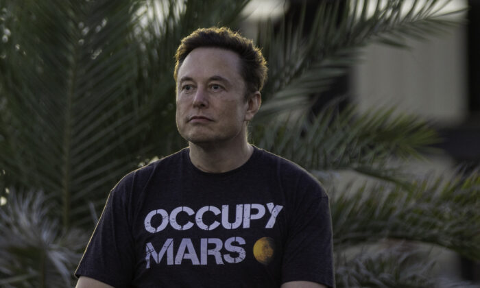 SpaceX founder Elon Musk during a T-Mobile and SpaceX joint event, in Boca Chica Beach, Texas, on Aug. 25, 2022. (Michael Gonzalez/Getty Images)