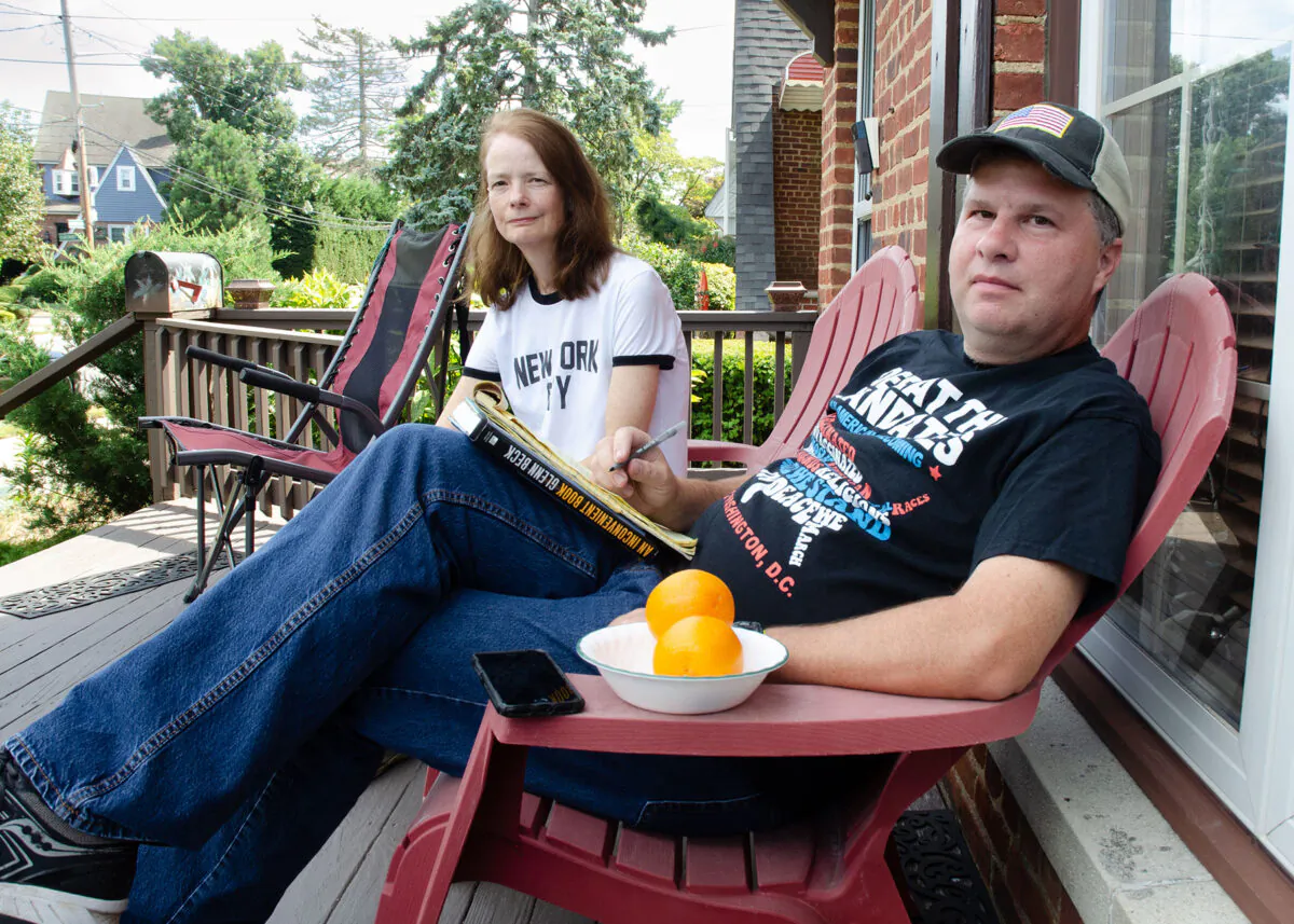 Unvaccinated NYC schoolteacher Jim Hogue (R), and his vaccinated NYC schoolteacher wife, Jen Hogue, on Aug. 11, 2022. (Dave Paone/The Epoch Times)