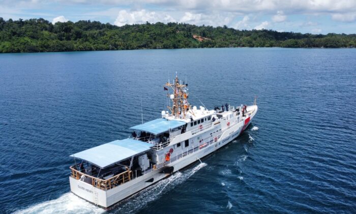 The U.S. Coast Guard cutter the Oliver Henry arrives in Manus, Papua New Guinea, on Aug. 14, 2022. (SW3 Victor Villanueva, NMCB-FOUR/U.S. Coast Guard)