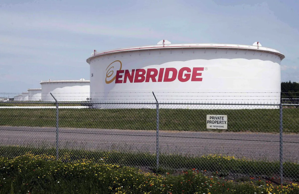 This June 29, 2018 photo shows tanks at the Enbridge Energy terminal in Superior, Wis. (The Canadian Press/AP-Jim Mone)