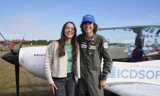 17-Year-Old Pilot Sets Record for Solo Flight Around World