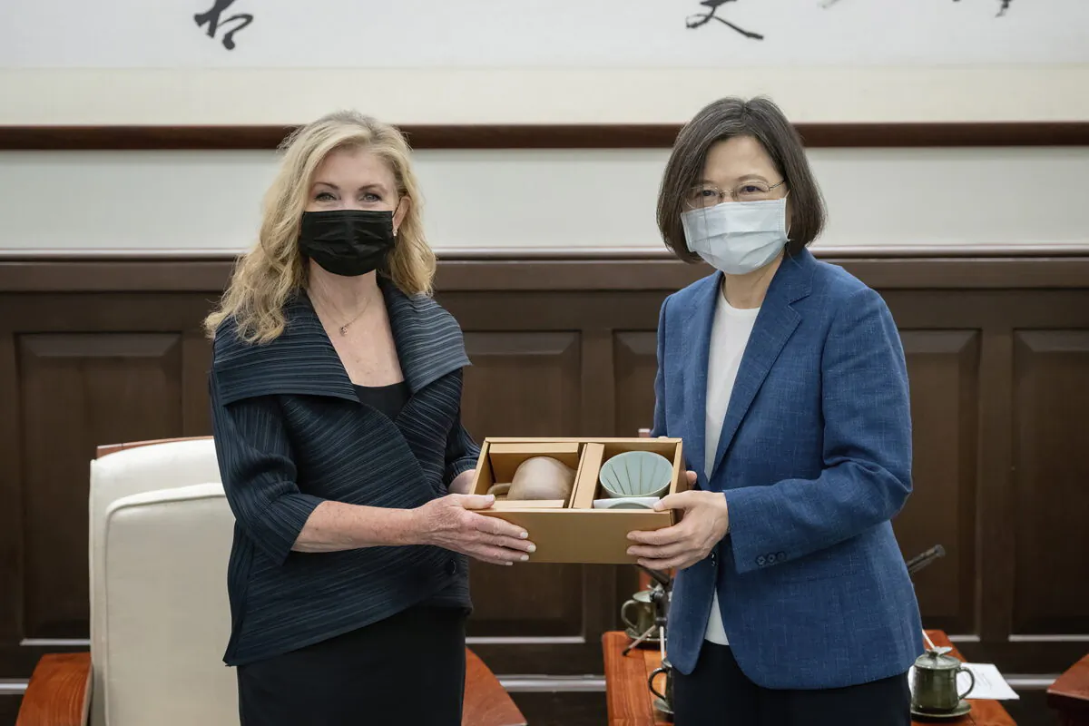Sen. Marsha Blackburn exchange gifts with Taiwan's President Tsai Ing-wen (R) during a meeting in Taipei, Taiwan, on Aug. 26, 2022. (Taiwan Presidential Office via AP)