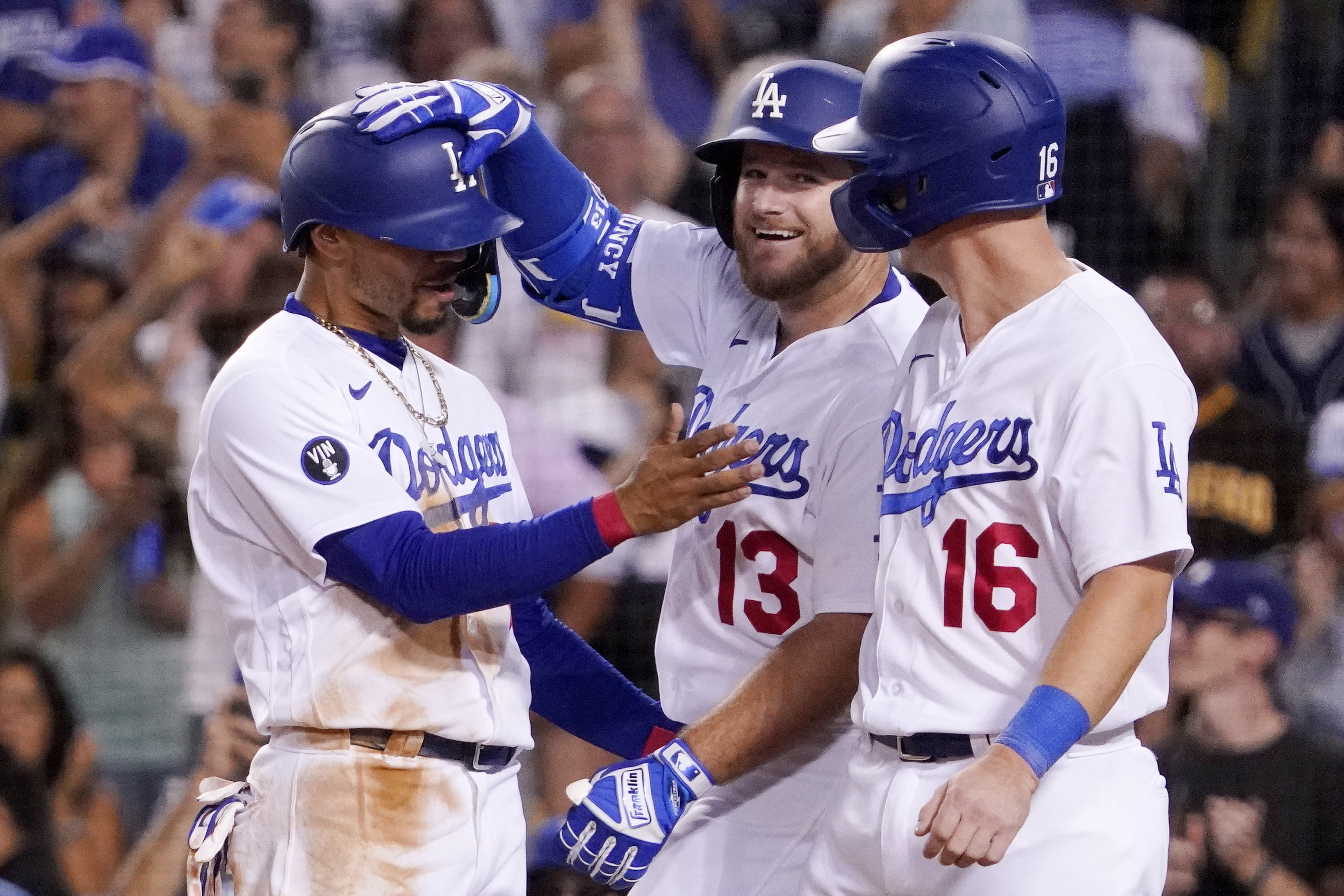 Will Smith, Max Muncy Drive Dodgers Past Padres Again, 8–3 - Vimarsana News