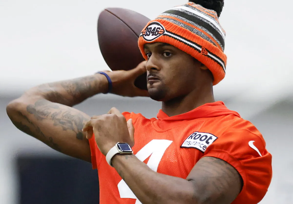 Cleveland Browns quarterback Deshaun Watson throws a pass during the NFL football team's training camp in Berea, Ohio, on July 27, 2022. (Ron Schwane/AP Photo)