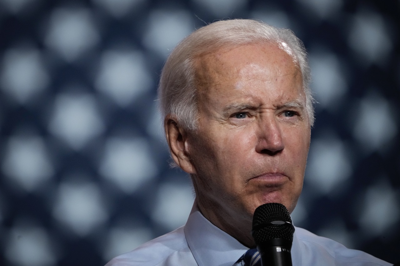 Experts Weigh In on Recession Talk's Impact on Midterms, Biden - Vimarsana News