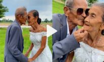 Elderly Couple Finally Took Wedding Photos After 65 Years of Marriage